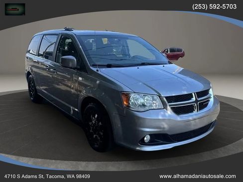 Used 2018 Dodge Grand Caravan SXT image 1