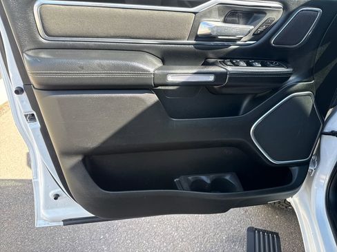Used 2019 RAM 1500 Laramie AWD/4WD image 10