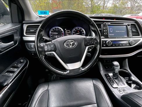 Used 2018 Toyota Highlander XLE AWD/4WD image 6