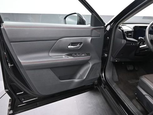 Used 2026 Nissan Kicks SR FWD image 16