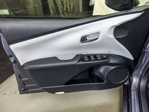 Certified 2022 Toyota Prius LE image 22