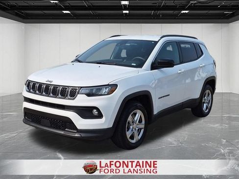 Used 2024 Jeep Compass Latitude AWD/4WD image 1