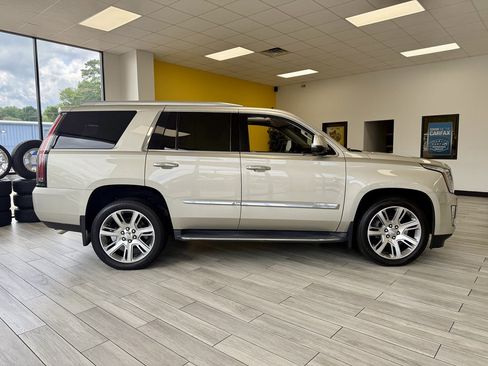 Used 2016 Cadillac Escalade Premium AWD/4WD image 5