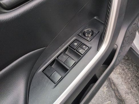 Used 2021 Toyota RAV4 LE image 11