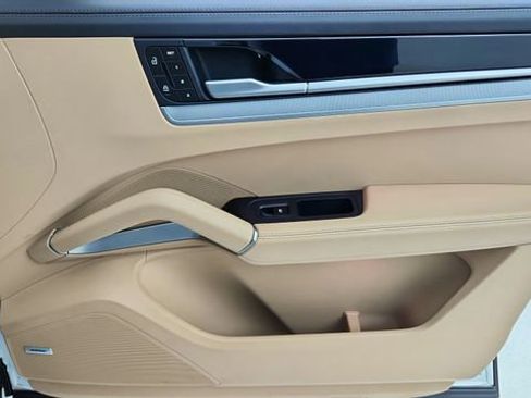 Used 2025 Porsche Cayenne Coupe AWD/4WD image 23