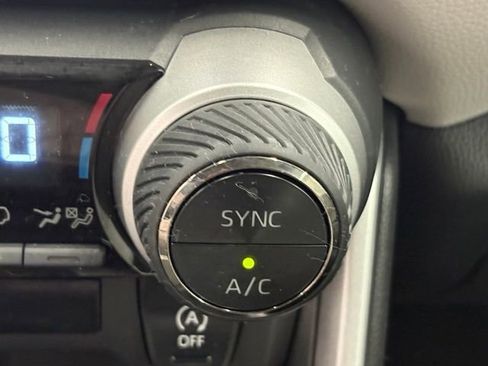 Used 2025 Toyota RAV4 XLE FWD image 28