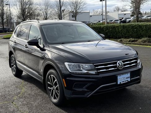 Used 2021 Volkswagen Tiguan SE image 2