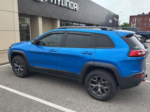 Used 2017 Jeep Cherokee Trailhawk AWD/4WD image 8
