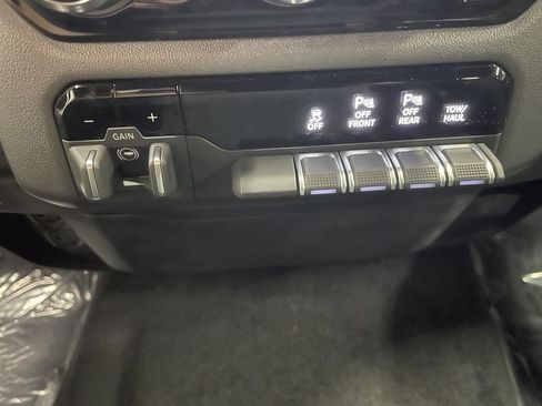 Used 2025 RAM 1500 Big Horn AWD/4WD image 15