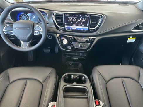 New 2027 Chrysler Pacifica Select FWD image 13