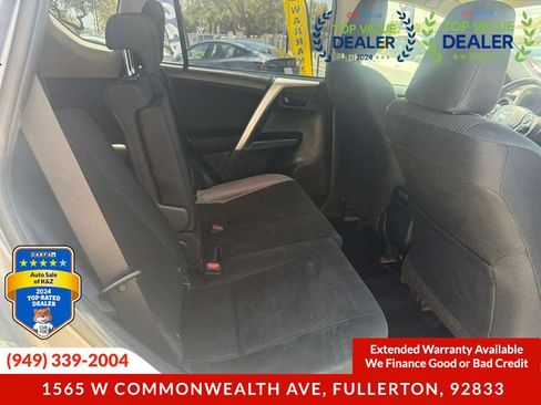 Used 2018 Toyota RAV4 LE w/ Carpet Mat Package AWD/4WD image 5