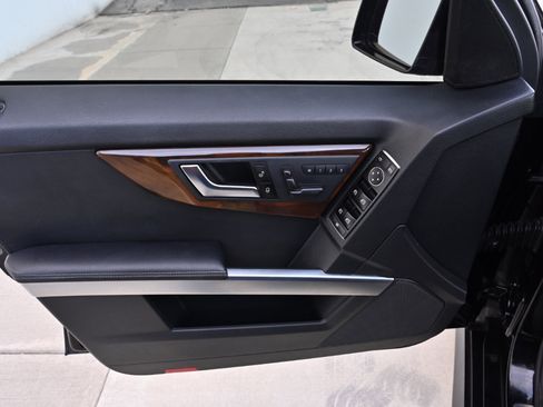 Used 2014 Mercedes-Benz GLK 350 2WD image 25