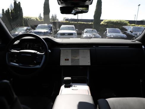 Certified 2025 Land Rover Range Rover SE AWD/4WD image 14