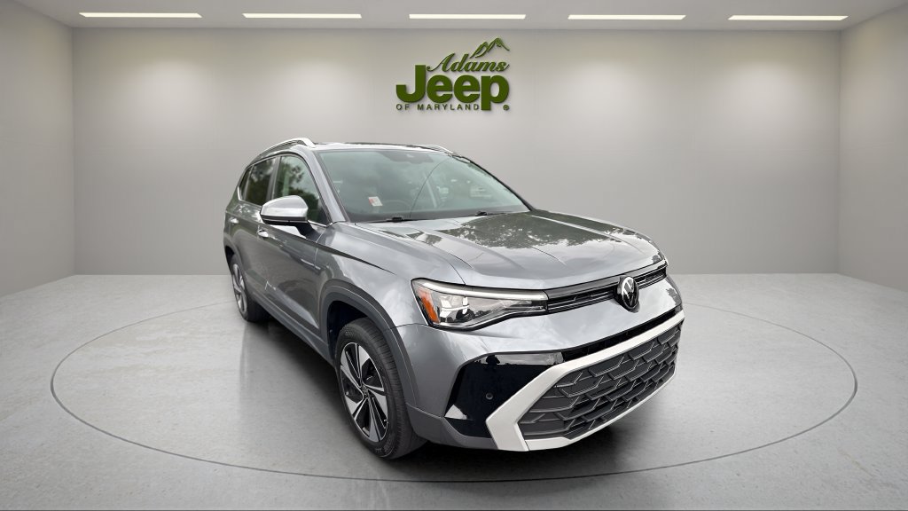 Used 2025 Volkswagen Taos SE AWD/4WD image 3