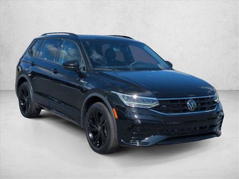 Used 2023 Volkswagen Tiguan SE R-Line image 3