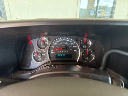 Used 2021 Chevrolet Express 2500 w/ Driver Convenience Package RWD image 15