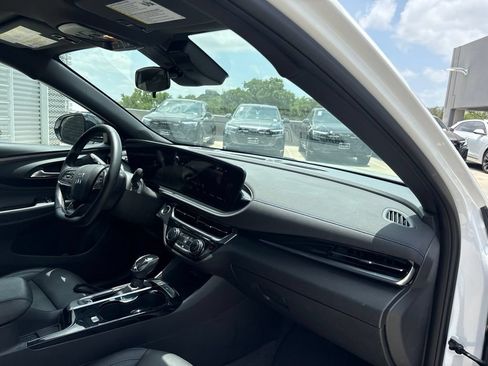 Used 2025 Buick Envista Sport Touring FWD image 18