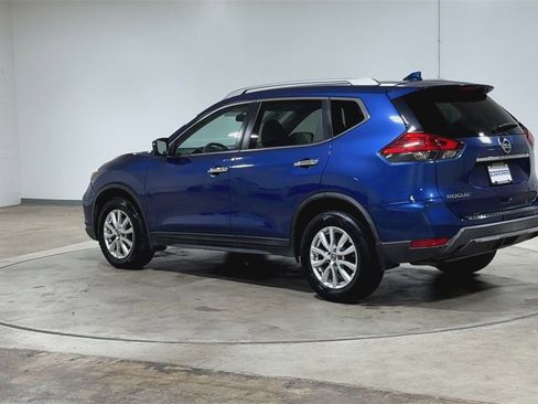 Used 2017 Nissan Rogue SV w/ SV Premium Package image 6