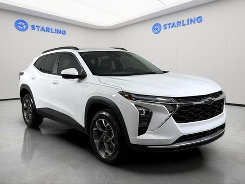 Certified 2025 Chevrolet Trax LT w/ Driver Confidence Package FWD image 14