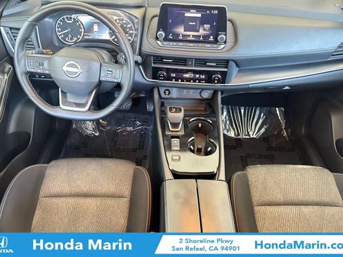Used 2025 Nissan Rogue SV FWD image 17