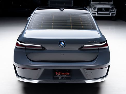 Used 2023 BMW i7 xDrive60 image 25