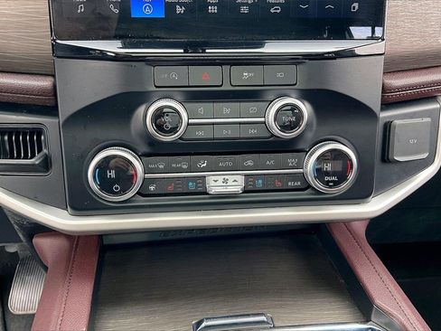 Certified 2024 Ford Expedition Limited image 35