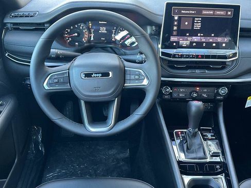 New 2026 Jeep Compass Latitude image 11