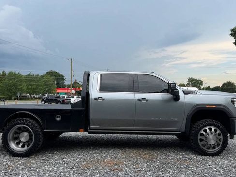 Used 2024 GMC Sierra 3500 Denali Ultimate AWD/4WD image 9