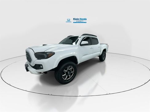 Used 2018 Toyota Tacoma TRD Sport image 6