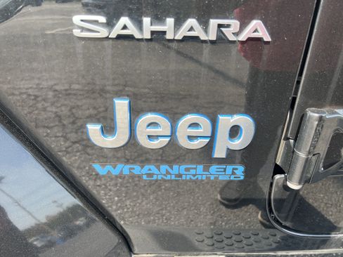 Used 2022 Jeep Wrangler Unlimited Sahara w/ Cold Weather Group image 10