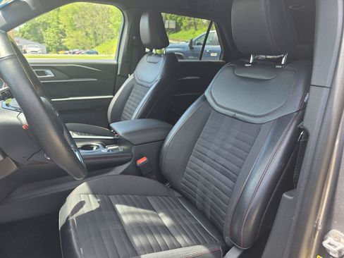 Used 2025 Ford Explorer ST-Line w/ ST-Line Street Pack AWD/4WD image 12