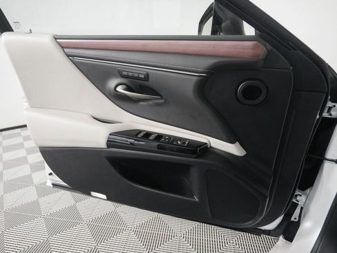 Certified 2025 Lexus ES 350 w/ Premium Package image 12