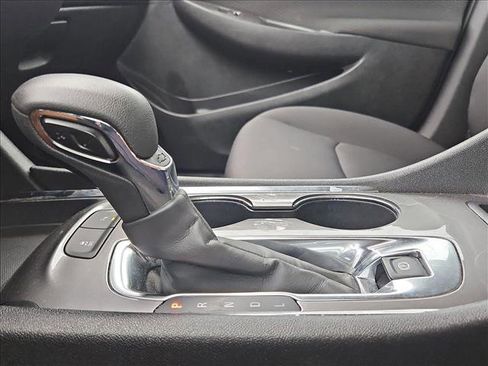 Used 2024 Chevrolet Malibu LT FWD image 18