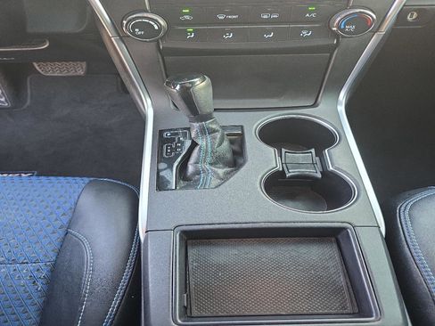 Used 2016 Toyota Camry SE FWD image 17