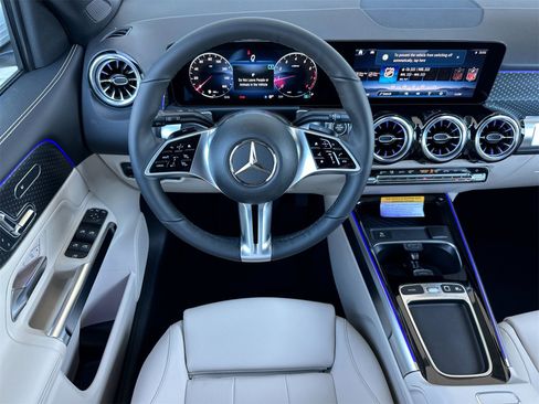 New 2025 Mercedes-Benz GLB 250 4MATIC image 15