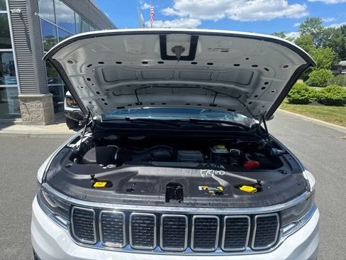 Used 2022 Jeep Wagoneer Series III AWD/4WD image 16