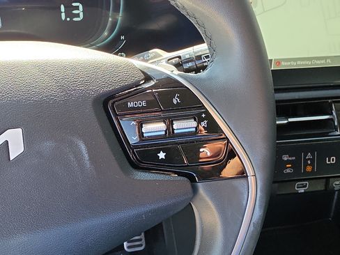 Certified 2024 Kia Niro EX Touring FWD image 31