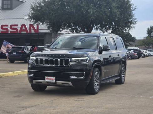 Used 2023 Jeep Wagoneer L Series II RWD image 2