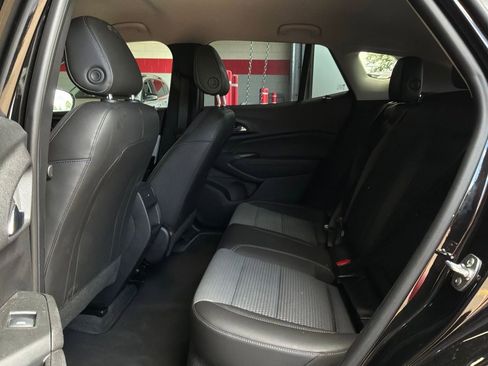 Used 2025 Chevrolet Trax LT FWD image 11