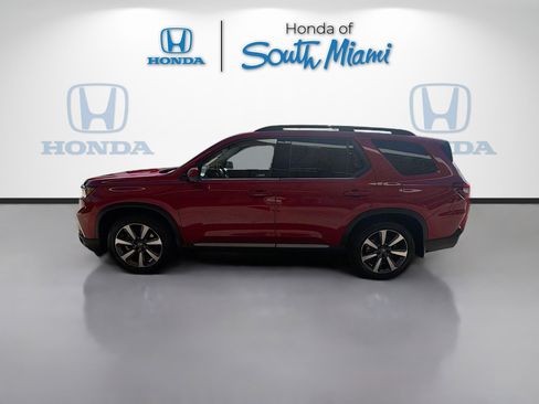 Certified 2024 Honda Pilot Touring image 4