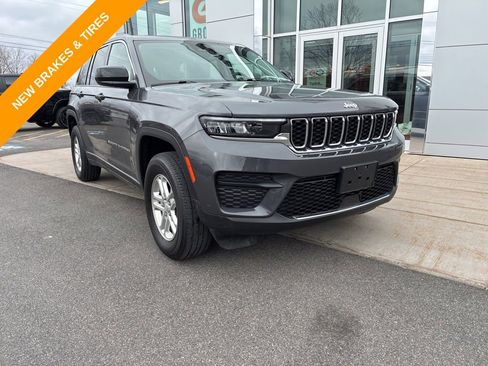 Used 2023 Jeep Grand Cherokee Laredo AWD/4WD image 1