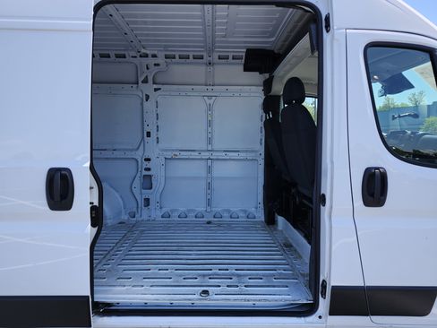 Used 2025 RAM ProMaster 2500 w/ Safety Group FWD image 18