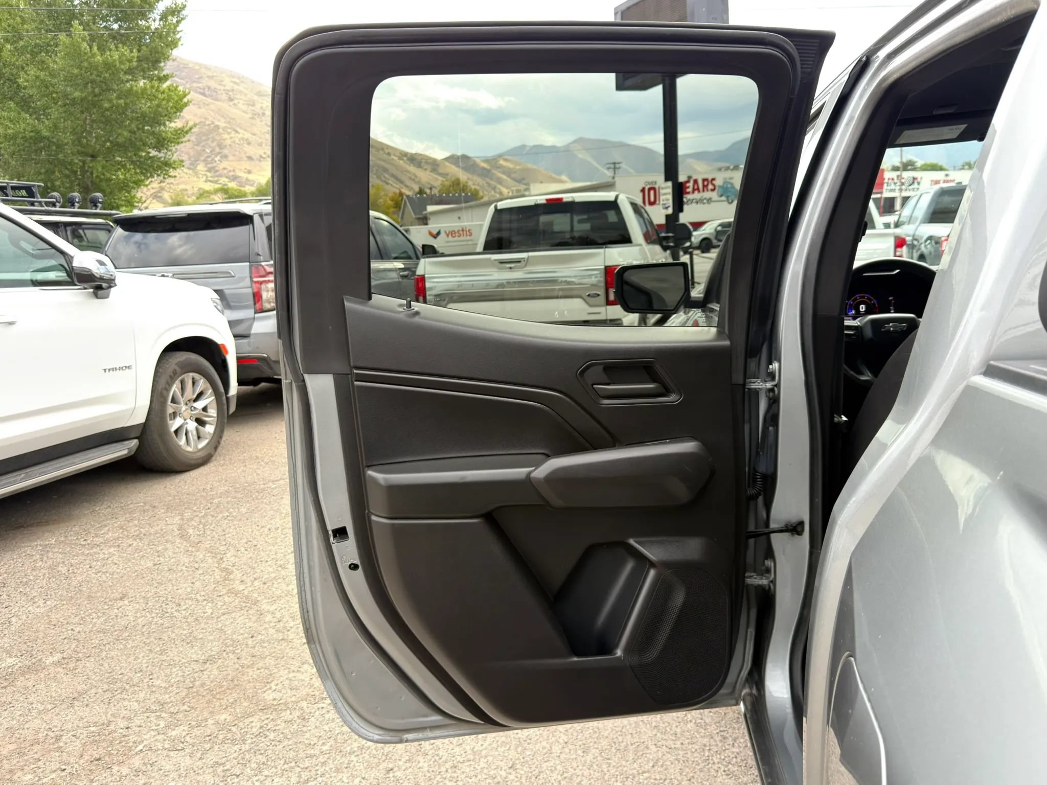 Used 2023 Chevrolet Colorado Trail Boss w/ Technology Package AWD/4WD image 16