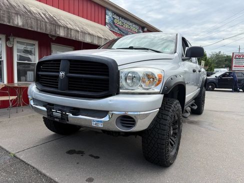 Used 2007 Dodge Ram 1500 Truck SLT AWD/4WD image 3