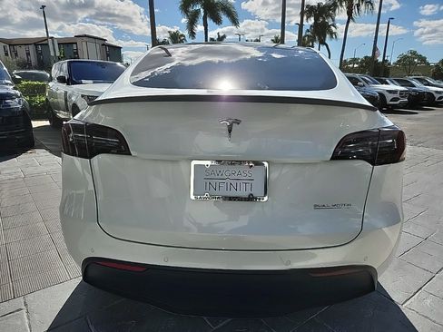 Used 2021 Tesla Model Y Performance image 10