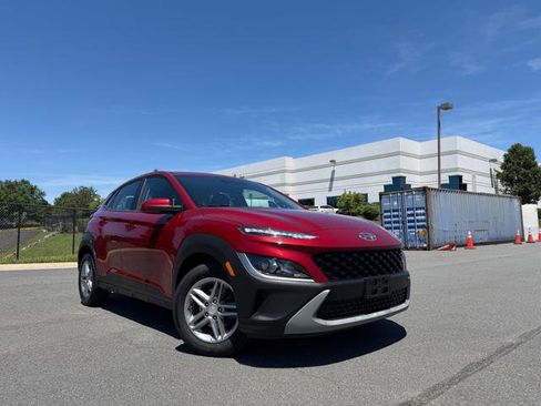 Used 2023 Hyundai Kona SE FWD image 2