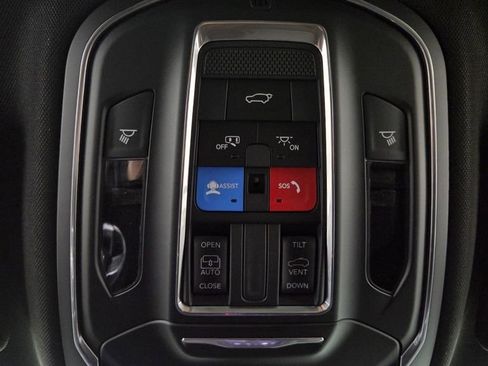 New 2025 Jeep Grand Cherokee Altitude image 27