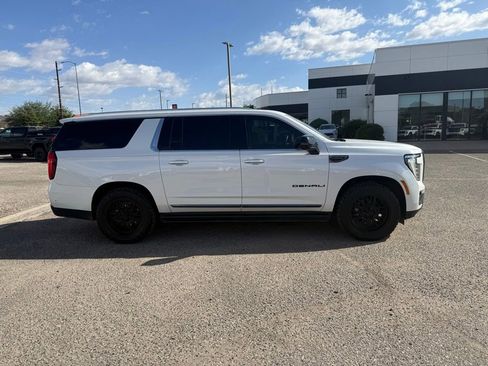Used 2025 GMC Yukon XL Denali Ultimate AWD/4WD image 4