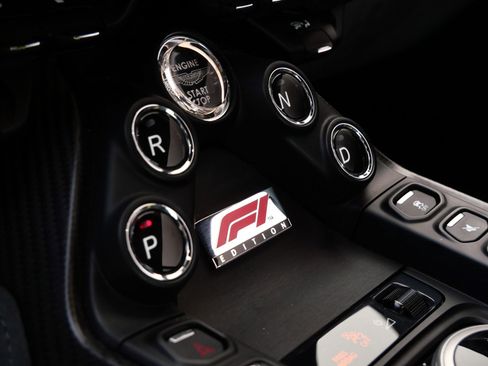 Used 2023 Aston Martin V8 Vantage Coupe image 22