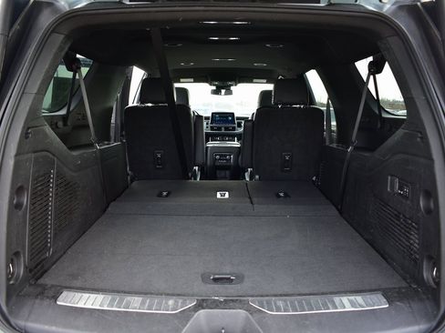 Used 2023 Chevrolet Suburban Premier image 29